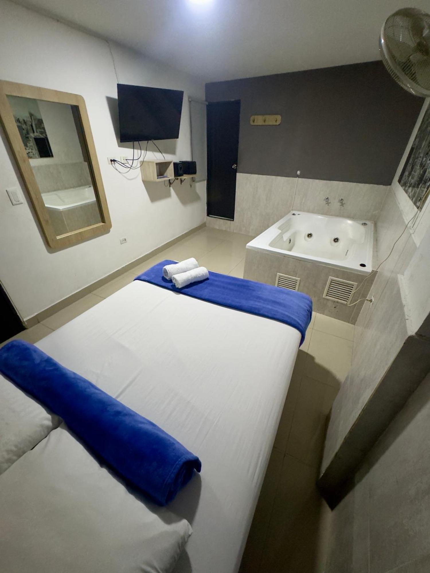 Hotel Select 麦德林 外观 照片
